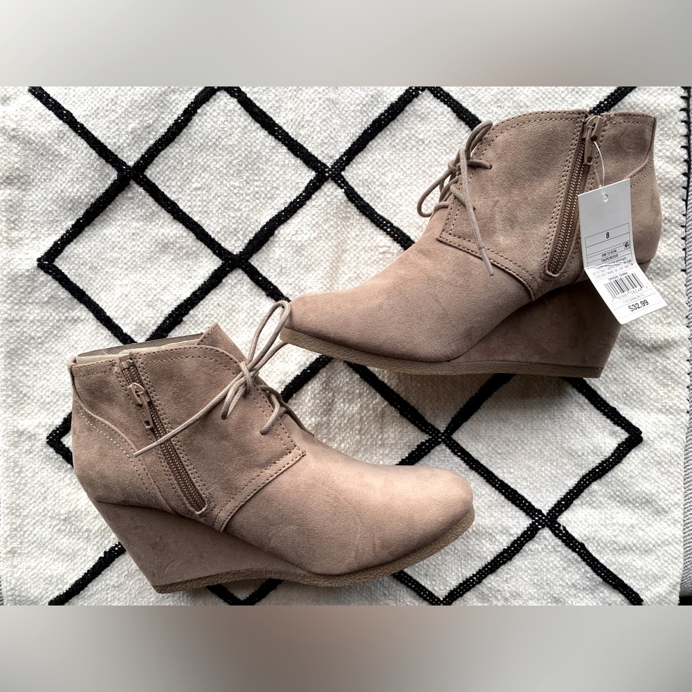 NWT. Universal Thread Bessie Ankle Wedge Boots - Bessie. 8